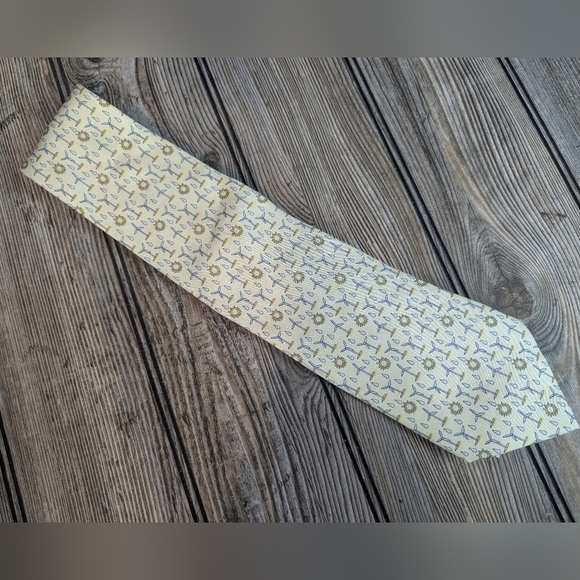Vineyard Vines 100% Silk Handmade Tie Light Yellow - Picture 2 of 6